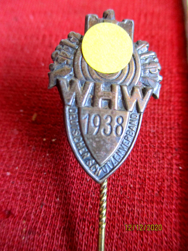 WHW 1938 Winterhilfswerk Anstecknadel mit HK  aus einem alten Händlerbestand