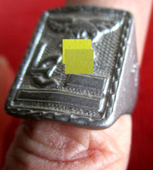 Luftwaffe Adler mit Hakenkreuz Ring erhabener Ring Durchmesser ca 20 mm aus Metall super Sammlerring für die Vitrine