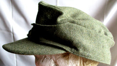 Wehrmacht Mütze Feldmütze M43 Mannschaft Wolle feldgrau Größe ca 57 vorne mit Bevo gewebten Reichsadler HK und Kokarde sowie Druckknöpfen Innen dunkles Seidenfutter aus einem alten Händlerbestand