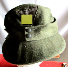 Wehrmacht Mütze Feldmütze M43 Mannschaft Wolle feldgrau Größe ca 57 vorne mit Bevo gewebten Reichsadler HK und Kokarde sowie Druckknöpfen Innen dunkles Seidenfutter aus einem alten Händlerbestand
