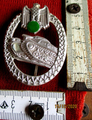 Panzer Panzerkampfabzeichen in Silber rückseitig an 4 Splinten mit HK Barett Uniform
