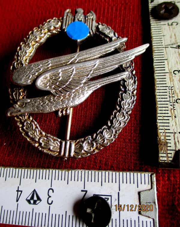 Fallschirmschützenabzeichen der Luftwaffe Orden Abzeichen mit HK gemarkt genietet