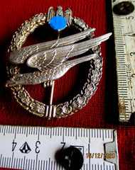 Fallschirmschützenabzeichen der Luftwaffe Orden Abzeichen mit HK gemarkt genietet