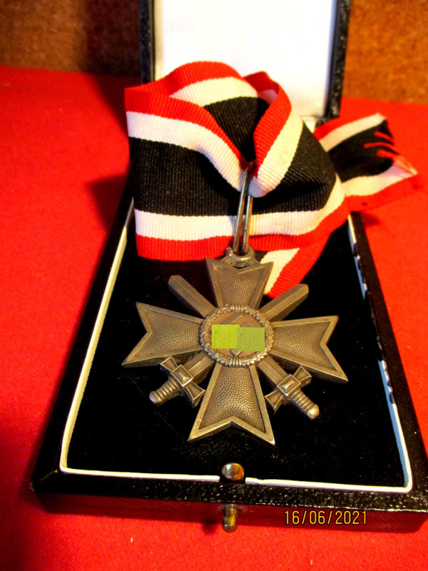 Ritterkreuz des Kriegsverdienstkreuzes 1939 mit Schwertern & Etui – Weißmetallguss, frühe Sammleranfertigung | Art.-Nr. 34525