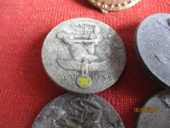 NSDAP Parteiabzeichen Konvolut Reichsparteitag 1. Mai Metall Bakelit gemarkt aus einem alten Händlerbestand