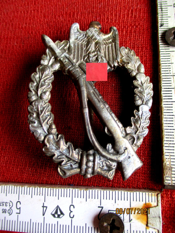 Infanterie Sturmabzeichen Orden Wehrmacht in Silber mit Punze Hersteller aus einem alten Händlerbestand