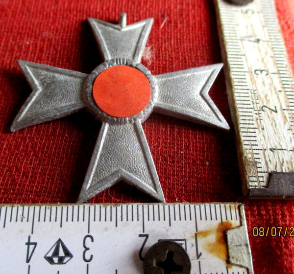 KVK mit HK ohne Schwerter Kriegsverdienstkreuz in Metall  Schöne Museumsanfertigung