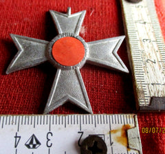 KVK mit HK ohne Schwerter Kriegsverdienstkreuz in Metall  Schöne Museumsanfertigung