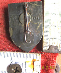 Waffen-SS – Regimentsabzeichen gemarkt RZM L/12 | * Sch * / * 21 * | Originalstück