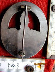 Insigne anti-partisans – Zinc argenté | Avec aiguille | Fabrication musée | Reproduction de collection