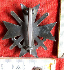 Kriegsverdienstkreuz 1. Klasse mit Schwertern | Gepunzte breite Nadel | KVK | Originalstück
