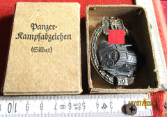 Panzerkampfabzeichen in Silber Einsatzzahl 50, Hersteller L 43 (Friedrich Linden, Lüdenscheid) mit zugehöriger Verleihungsschachtel