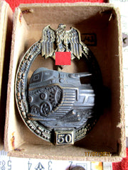 Panzerkampfabzeichen in Silber Einsatzzahl 50, Hersteller L 43 (Friedrich Linden, Lüdenscheid) mit zugehöriger Verleihungsschachtel