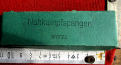 NAHKAMPFSPANGE, in BRONZE MIT zugehöriger Verleihungsschachtel L43 SCHACHTEL frühe qualitätvolle Fertigung der Firma F.W. Assmann Söhne, Lüdenscheid aus einem alten Händlerbestand