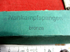 NAHKAMPFSPANGE, in BRONZE MIT zugehöriger Verleihungsschachtel L43 SCHACHTEL frühe qualitätvolle Fertigung der Firma F.W. Assmann Söhne, Lüdenscheid aus einem alten Händlerbestand