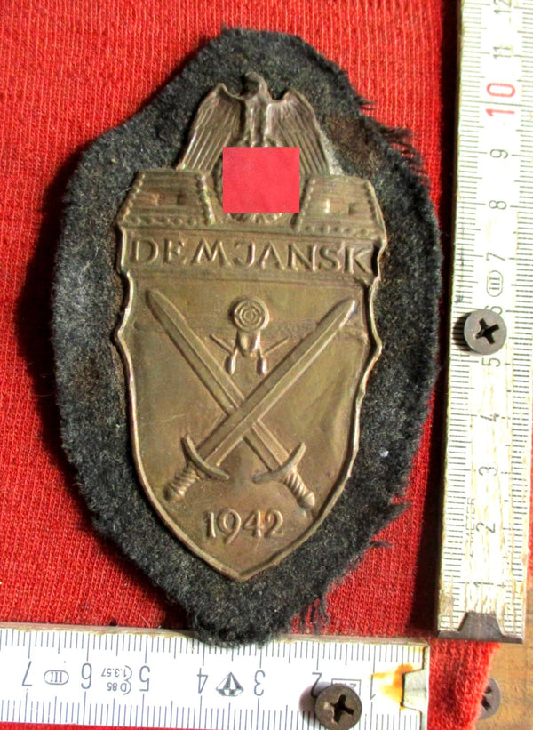Wehrmacht Demjanskschild auf Heeresstoff Ärmelschild