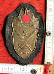 Wehrmacht Demjanskschild auf Heeresstoff Ärmelschild