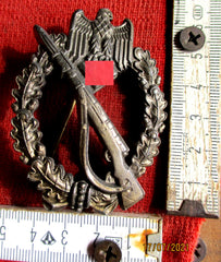 Wehrmacht Orden Infanterie Sturmabzeichen, in BRONZE MIT zugehöriger Verleihungsschachtel L43 SCHACHTEL frühe qualitätvolle Fertigung der Firma FBU