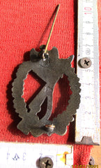 Wehrmacht Orden Infanterie Sturmabzeichen, in BRONZE MIT zugehöriger Verleihungsschachtel L43 SCHACHTEL frühe qualitätvolle Fertigung der Firma FBU