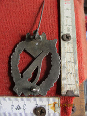 Wehrmacht Orden InfanterieSturmabzeichen, in SILBER MIT zugehöriger Verleihungsschachtel L43 SCHACHTEL frühe qualitätvolle Fertigung der Firma