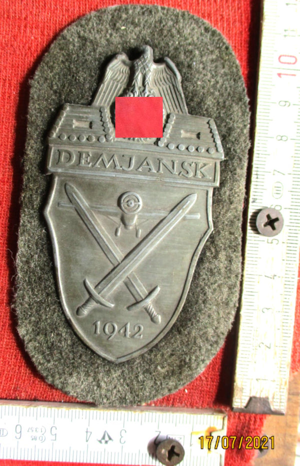 Wehrmacht Demjanskschild auf Heeresstoff Ärmelschild
