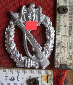 Orden Infanterie Sturmabzeichen mit HK ohne Nadel zur Dekoration oder Vitrine zum basteln Sammlerfertigung Souval ?