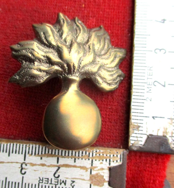 Sturm-Pionier Abzeichen Preussen Grenadiermütze Mineure Bergmann Pioniere Artillerie Repro France Belgique&nbsp; Material: massiv Messing